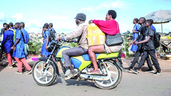 Sénégal la circulation des motocyclettes et cyclomoteurs interdite à compte de ce vendredi ; la vente de carburant interdite aux engins précités