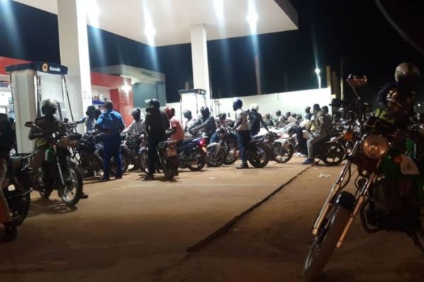 Togo Hausse du prix du carburant forte affluence dans les stations-services ce jeudi nuit