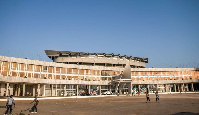 Le-palais-des-congres-de-Lome-295~2